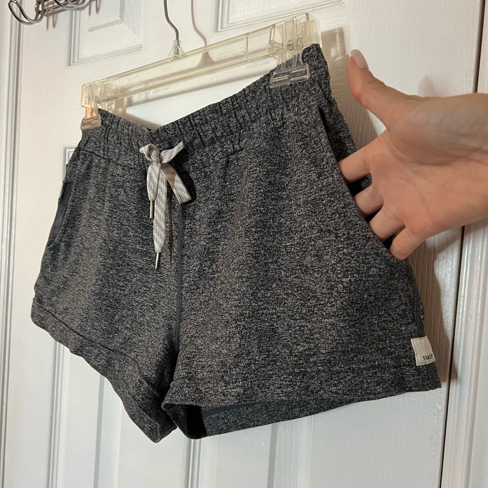 Vuori Halo gray shorts